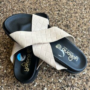 Women's Cream Yokono Cross-Strap Leather slides